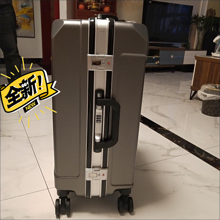 商超关门，特价处理一些铝框行李箱！