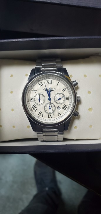 冠琴六针,9成新,正常配带磨损,功能一切正常