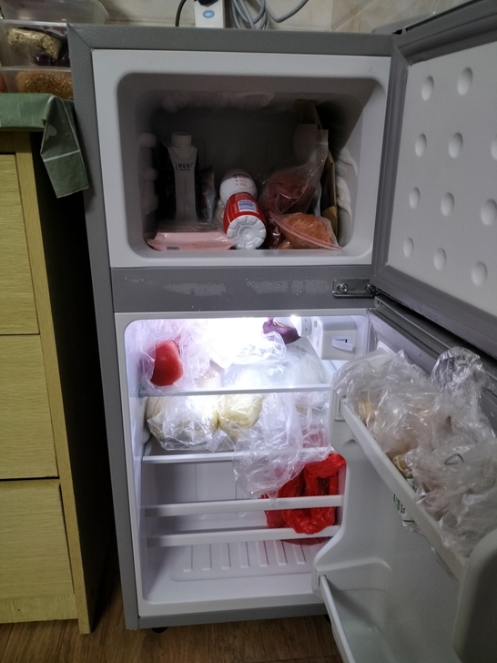 出售长城小冰箱一个，7月1号买的，才用了一...