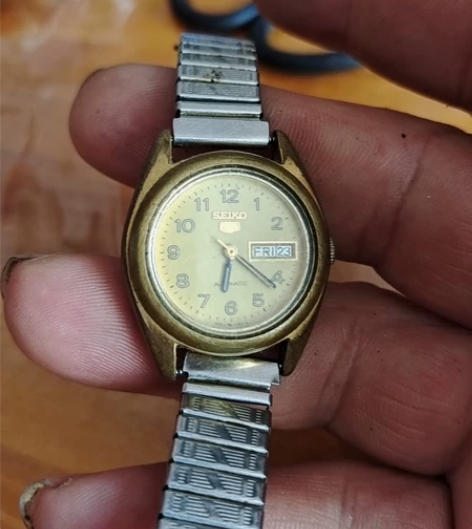 老手表 精工手表女士表不走时了 感兴趣的话...