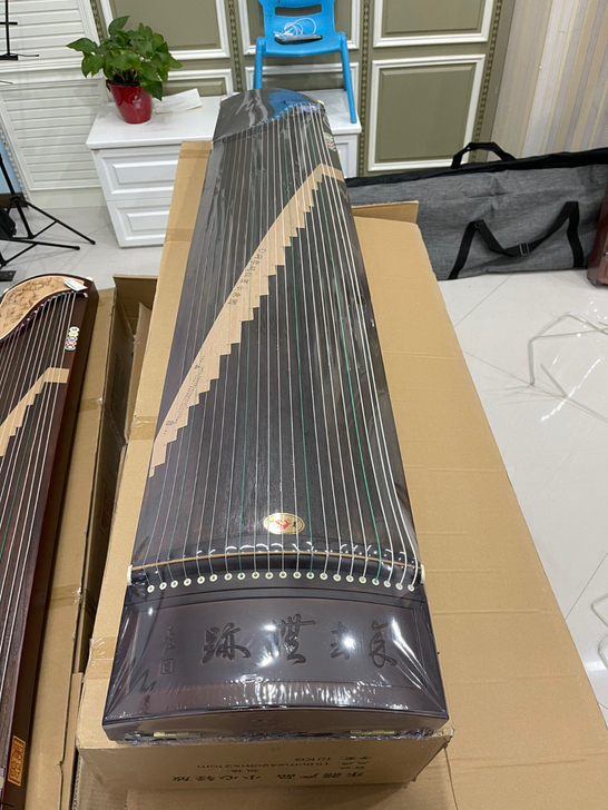 琴行不干了，低价出一台演奏级老楠木古筝，