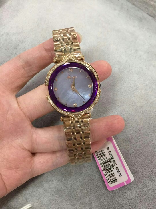 钢带女表，好看的款式，全新的跑时精准，新电...