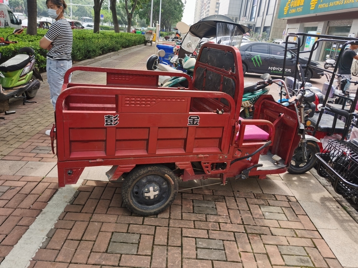 阜阳电动三轮车市场，空车700起，各种成色...