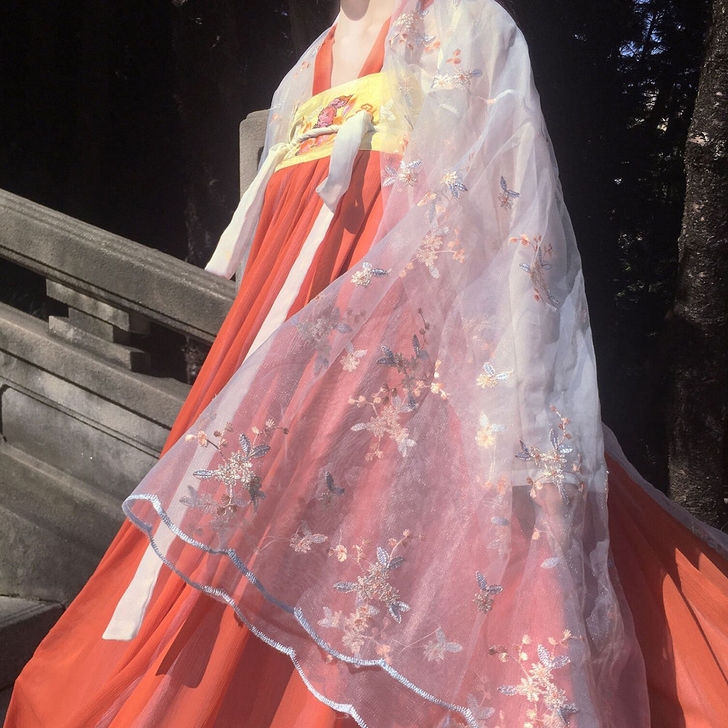 荷芸仙汉服~科幻汉服