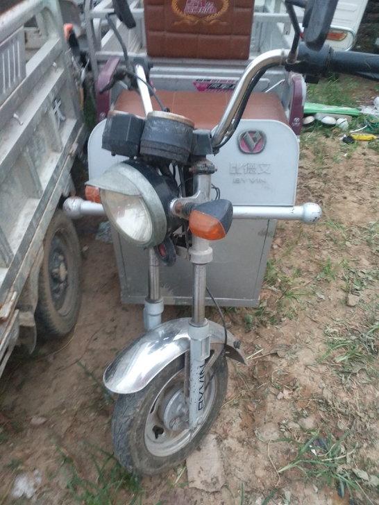 转让电动三轮车一辆新电瓶品牌车！车结实好用...