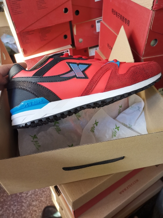 特步跑鞋男士休闲鞋45码一双75元全新正品