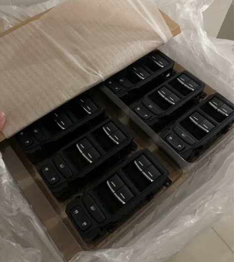 本田冠道左前门升降开关全新原厂 感兴趣的话...