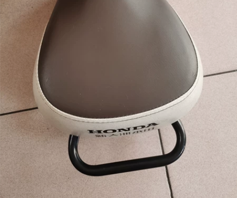 新大洲本田电动车车座，难得的成色。功能正常...