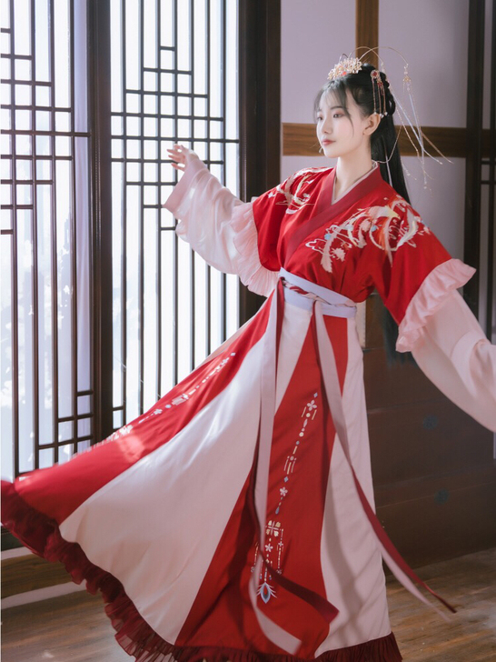 梨花渡 9成新，唯一不足，里衣被本马大哈弄...
