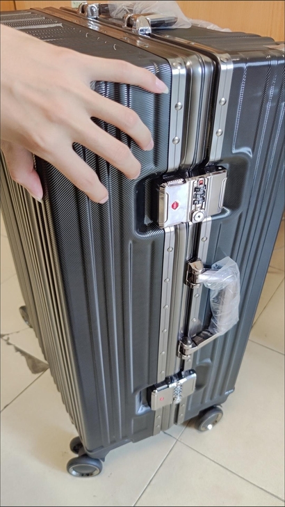 正品升级铝框行李箱万向轮静音密码箱子商务皮...