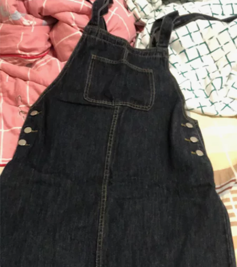 均码牛仔背带裙，买回来穿了两次然后一直压箱...