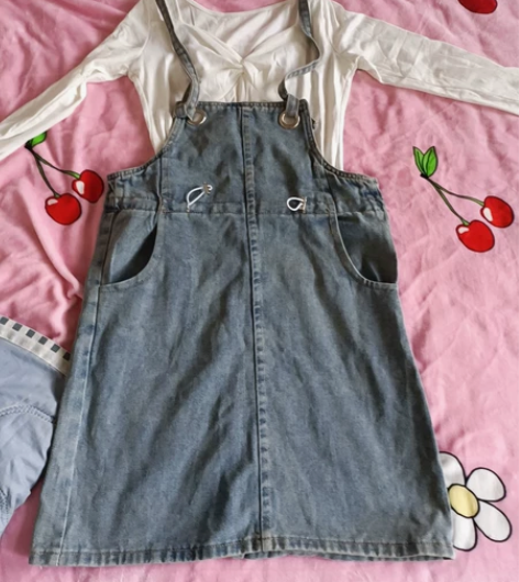 背带裙，带吊牌，可免费送白色打底，86的腰...