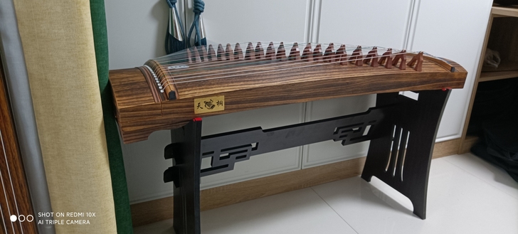 半挖古筝，126厘米的，原价两千多现在便宜...