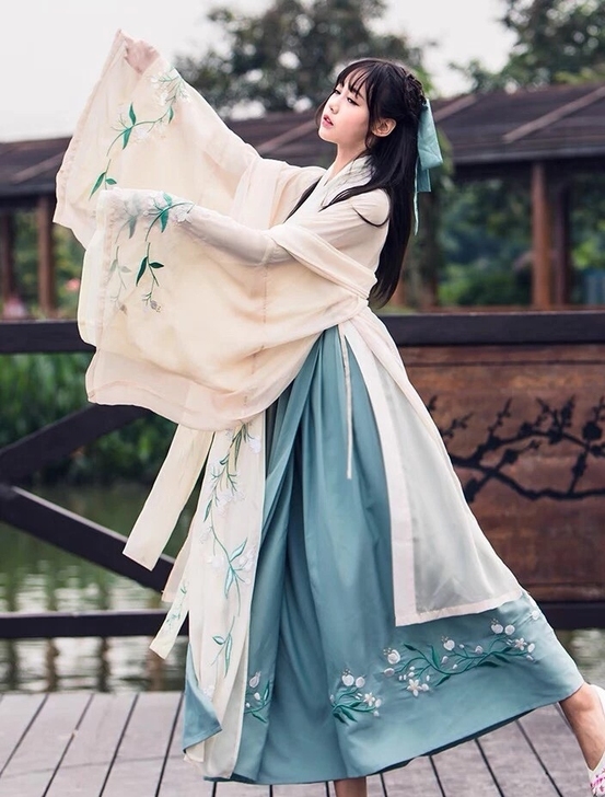 千韵岗汉服