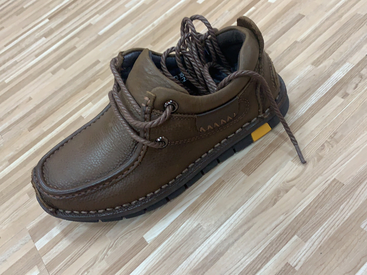 正品骆驼、头层牛皮38码数全新