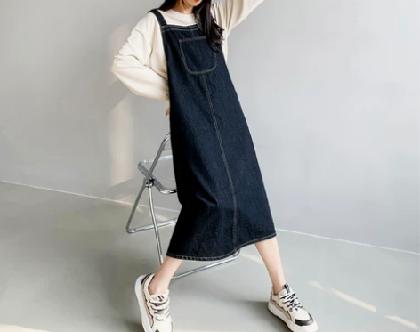 2022新款秋冬牛仔背带直筒日系连衣裙女长...