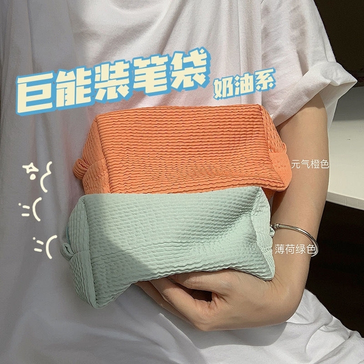 出闲置笔袋