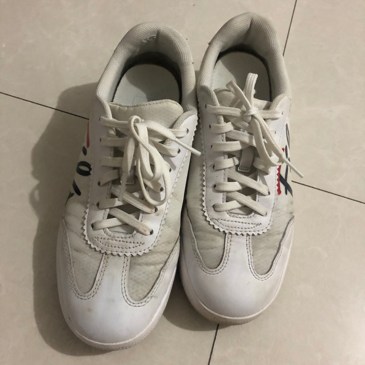 Fila斐乐小白鞋 板鞋 保真正品 有磨损...