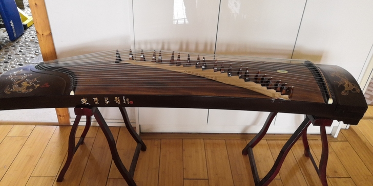 金艺古筝，朋友送的，家里有两部古筝，卖掉一...