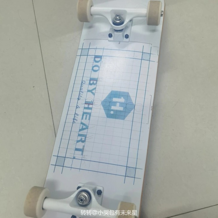 出一个滑板，极限公社的