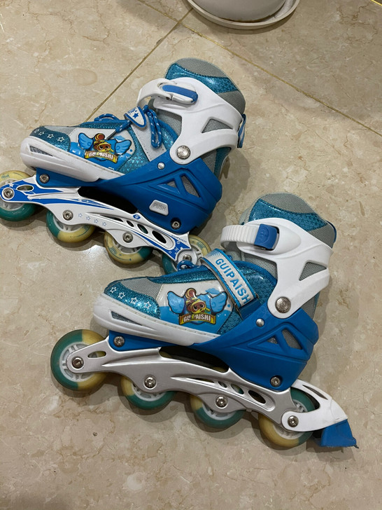 八层新贵派仕溜冰鞋便宜出,放家里占地方