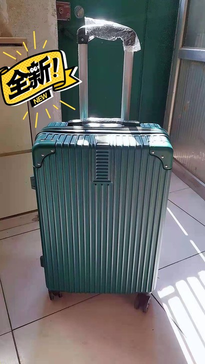 闲置几个26寸行李箱 全新包邮 复古防刮旅...