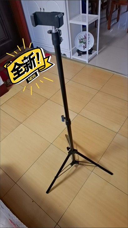 【低价出售】全新手机直播支架三脚架多功能自...