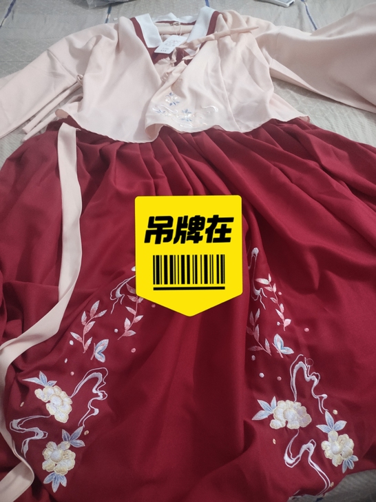 袄裙一套，咸鱼福袋入手，正的。到手没试，不...