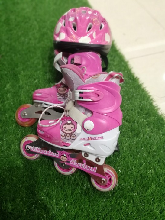 轮滑鞋 旱冰鞋 滑轮鞋 儿童划轮鞋 安全帽