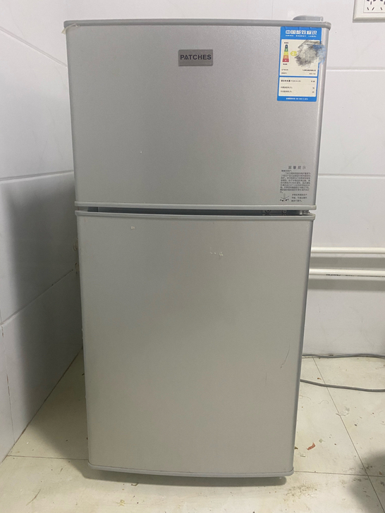 因房租到期，处理小冰箱一台，上面冷冻，下面...