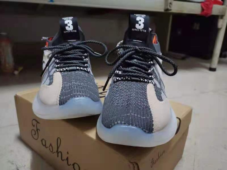 万达广场倒闭，低价尽快处理，减震男士运动跑...