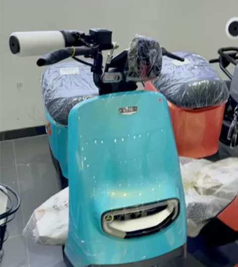 雅迪新国标 DE3   小包车 可以自配电...