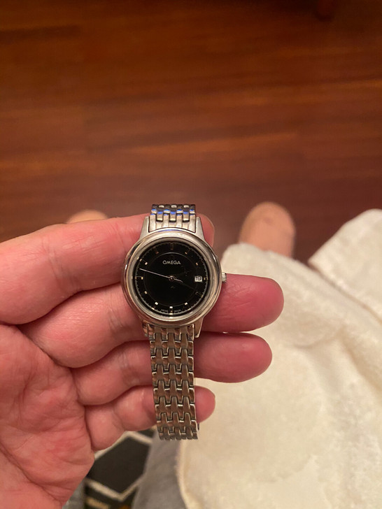 欧米茄女士手表,电池没有电了,换个电池就行...