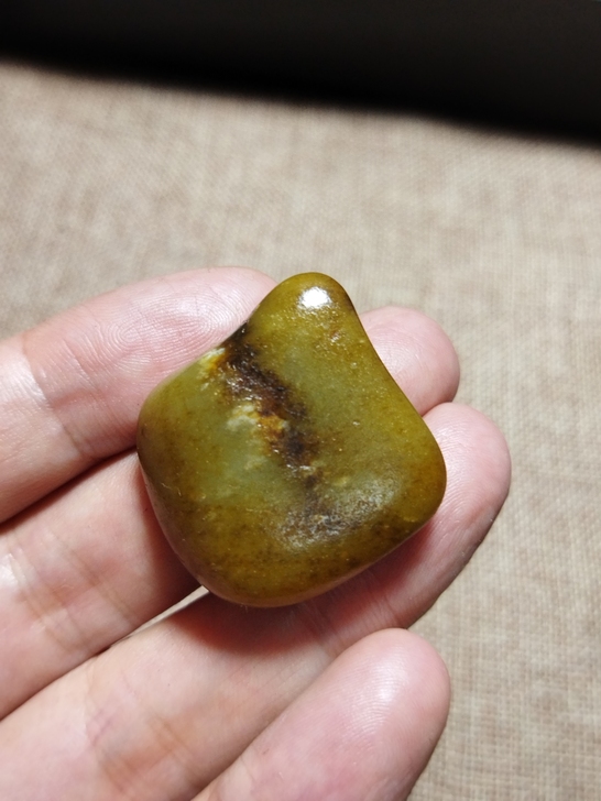 天然新疆和田玉黄沁籽料原石一个，玉石玉器玉...