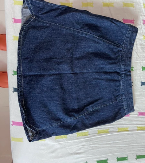 低价出牛仔半身短裙，版型不规则A字裙，码数...