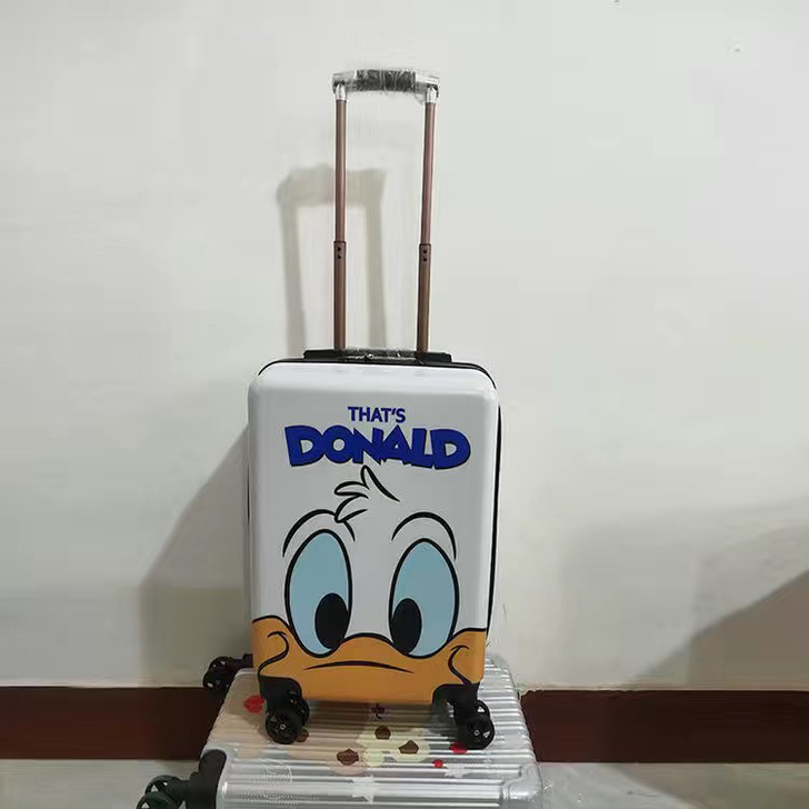 朋友箱包店不做了，出一批行李箱，全新的，2...