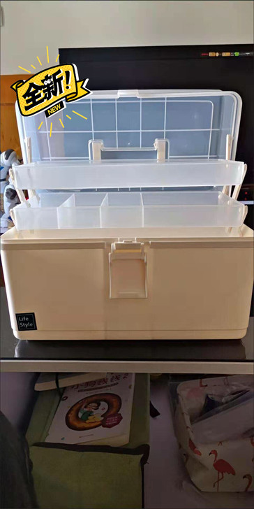 公司搬仓库；低价出售。大号全新白色家庭急救...