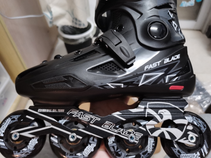 飞鹰轮滑鞋，37/38码。几个月前买的，由...