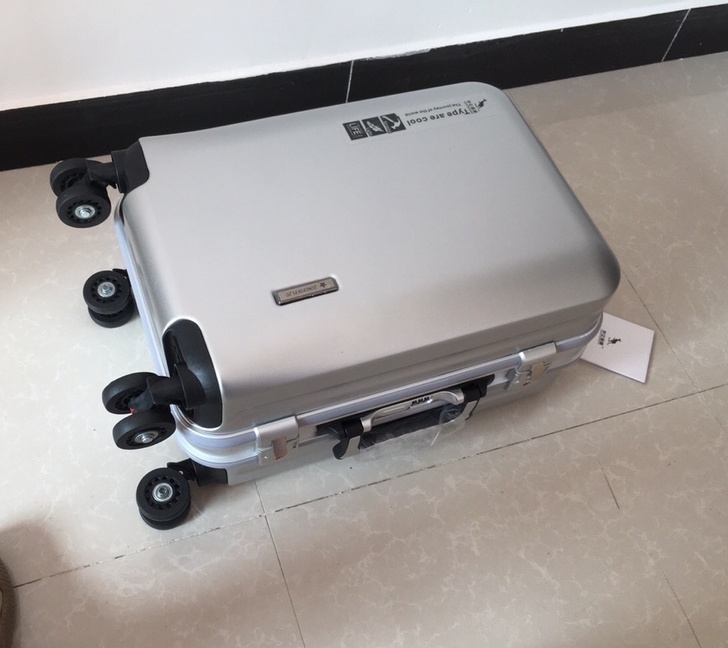 闲置全新袋鼠行李箱，公司组织旅游采购了一批...