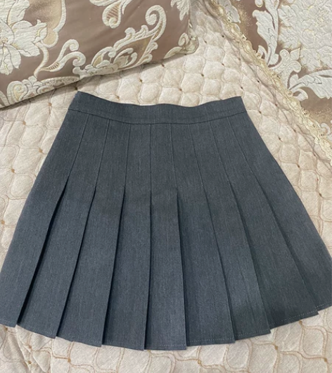 灰色百褶裙 带内衬 料子不是软塌塌的 很立...