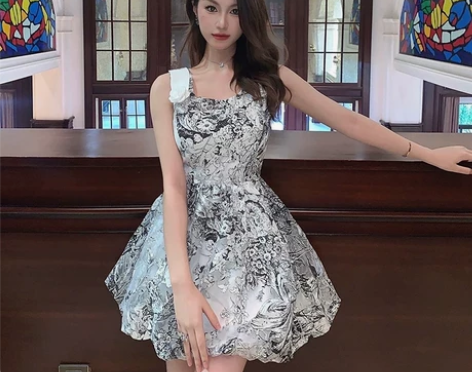 全新吊牌在水墨吊带连衣裙女夏季收腰蓬蓬裙氛围生日裙子高级感气...