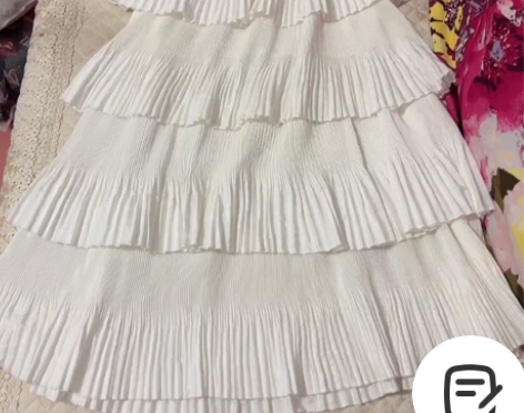 白色半身裙，蛋糕裙，千层裙，上身很仙，走路...