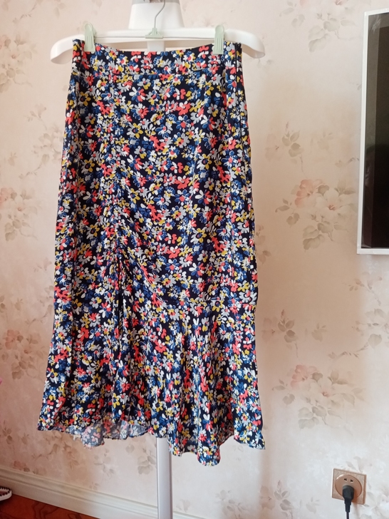 转让韩国代购碎花鱼尾裙，上身效果非常漂亮，...