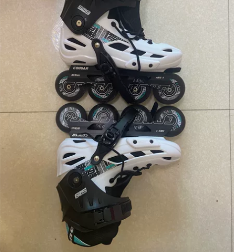 买回来穿过不到10次，有轻微磨损，不影响美...