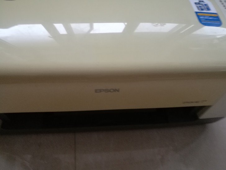 爱普生老款打印机,有安装驱动光盘。