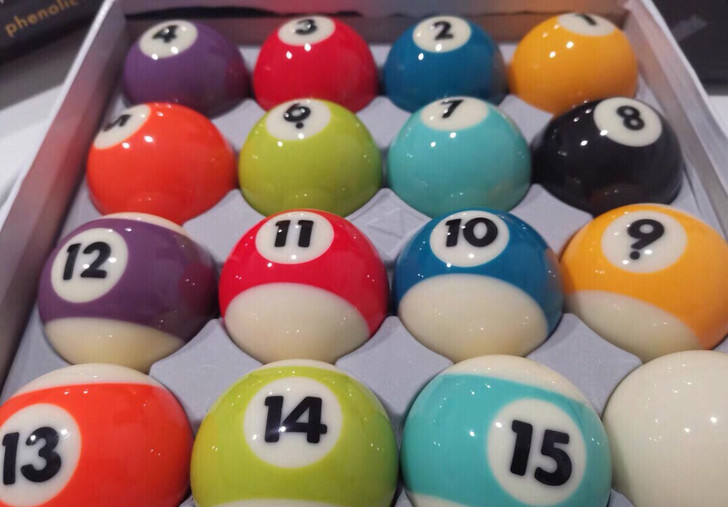 二手独眼水晶台球，略有瑕疵，介意慎拍