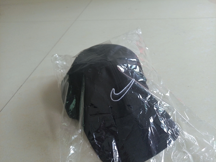 全新耐克棒球帽，毒上面买给弟弟的，弟弟不喜...