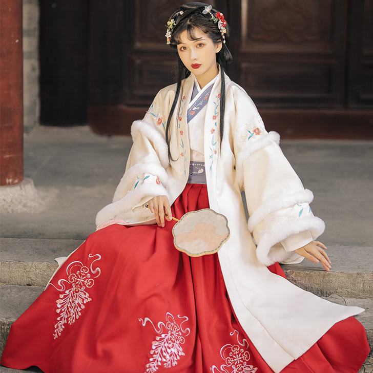 慕雪橙橙 原创汉服女秋冬汉元素毛呢大衣改良...