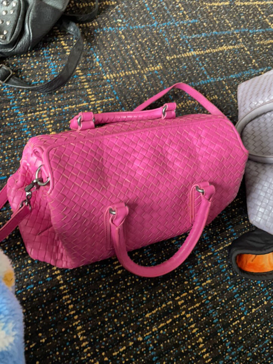 枚粉色 斜挎 真皮 最顶级版本b牌v牌 包...