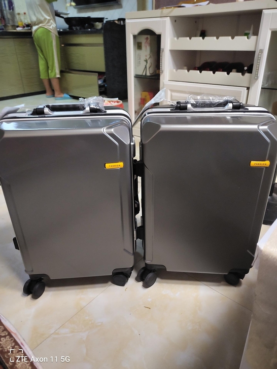 24寸铝框拉杆箱带充电口28寸26行李箱商...